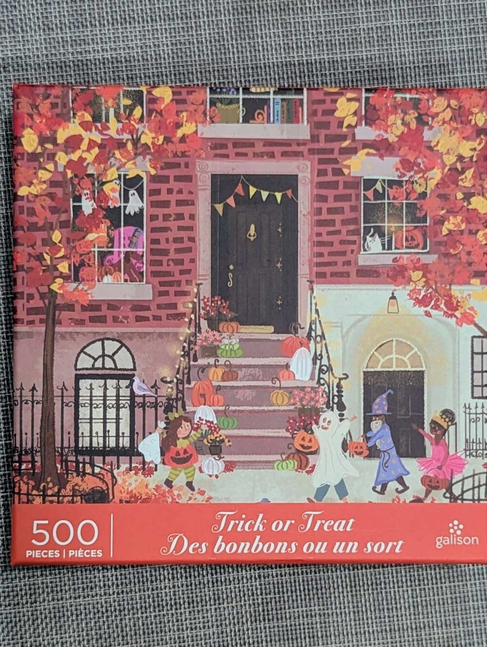 Galison "Trick or Treat" (Des bonbons ou un sort) 500-Piece Jigsaw Puzzle